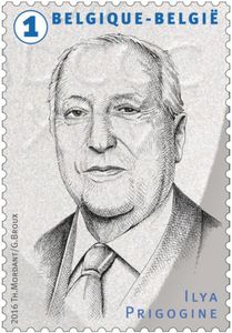 Ilya Prigogine (1917-2003) est un chimiste belge qui obtint le prix Nobel de chimie en 1977 pour ses travaux sur la thermodynamique des systèmes hors équilibre.